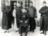 03.11.1931. Première visite de Paul Gilson  au Père Lebbe à Ankwo. Assis: Mgr Souen, vicaire apostolique d\'Ankwo; debout, de gauche à droite: Raymond de Jaegher, le Père Lebbe, Nicolas Wenders et Paul Gilson.  [Album II, Photo 119. Nég: IV 34]