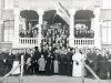 24.04.1924. Averbode.  Une retraite et une assemblée générale de l\'A.C.J.S. (Action Catholique de la Jeunesse Chinoise) réunissent les étudiants chinois catholiques et sympathisants de Belgique et du Nord de la France à l\'abbaye Norbertine d\'Averbode du 21.04.1924 au 27.04.1924. Le 24.04.1924, le cardinal Mercier conférait la confirmation à une bonne partie des étudiants chinois. Le matin, le Père Lebbe avait administré le baptême à cinq d\'entre eux.  Au 1er rang, de gauche à droite: Thomas Wang (imper sur le bras), Mr A. Simonis avec le petit Henri Lin Yn Pin, le cardinal Mercier, Vincent Lebbe, le Père Wang de Scheut, André Boland, Mgr Crets (Abbé d\'Averbode), 2 Chinois, comte de Grunne ou Jean Jadot, Jean-Marie Tan, l\'abbé Pire (aumônier du travail), Mr van den Abeele.  [Album I, Photo 69. Nég: II 28 A]