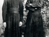 Vers 1898-1900 à Saint-Lazare      Vincent Lebbe avec son ami Paul Dehocq (qui, plus tard, aumônier de l\'hôpital militaire à Lille, l\'aidera généreusement, notamment dans l\'oeuvre des étudiants chinois).      [Album I, Photo 7. Nég: P 3]