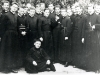 V. Lebbe au Collège Belge à Rome en 1926  De gauche à droite: n. 1: cardinal Suenens; n. 4: chanoine Beauduin (Oeuvre de l\'Orient, neveu de Dom Lambert Beauduin); n. 7: Mgr Himmer; n. 14: Mgr Schelfhout (vicaire général de Gand); n. 15: chanoine Jadin; n. 16: Chanoine Van Besien (Oeuvres pontificales missionnaires); n. 17: Mgr De Keyser (évêque auxiliaire de Bruges).  [Album I, Photo 78. Nég: X 36]