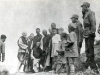 Rond 1938-1939, het voorhoofd.        Vincent Lebbe met soldaten en dragers in de bergen van Shansi.  [Album II Photo 180. Neg: Y 9? 9a]