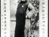 1938-1940 (02.1938-03.1938?). V. Lebbe op Che Chow        klein dorpje in de buurt Hungtung in Shansi (of Si-jarige volgens sommigen). Op zijn schouder, de badge van de afdeling Tou Dao Tuan, zie