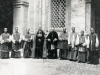 Na de kroning in Rome in 1926.        Van links naar rechts: Bisschop Hou (apostolisch vicaris Taichow), bisschop Tsu (apostolisch vicaris van Haimen), bisschop Chao (apostolisch vicaris Suanhwa), bisschop Marchetti (secretaris van Propaganda), kardinaal van Rossum (prefect van de propaganda), aartsbisschop Costantini (apostolisch afgevaardigde naar China), Tsjen bisschop (apostolisch vicaris van Fenyang), aartsbisschop Cheng (prefect van de Apostolische Pouch) en bisschop Souen (prefect Apostolische Lyhsien).  [Gallery I, Foto 88. Neg: X 11]